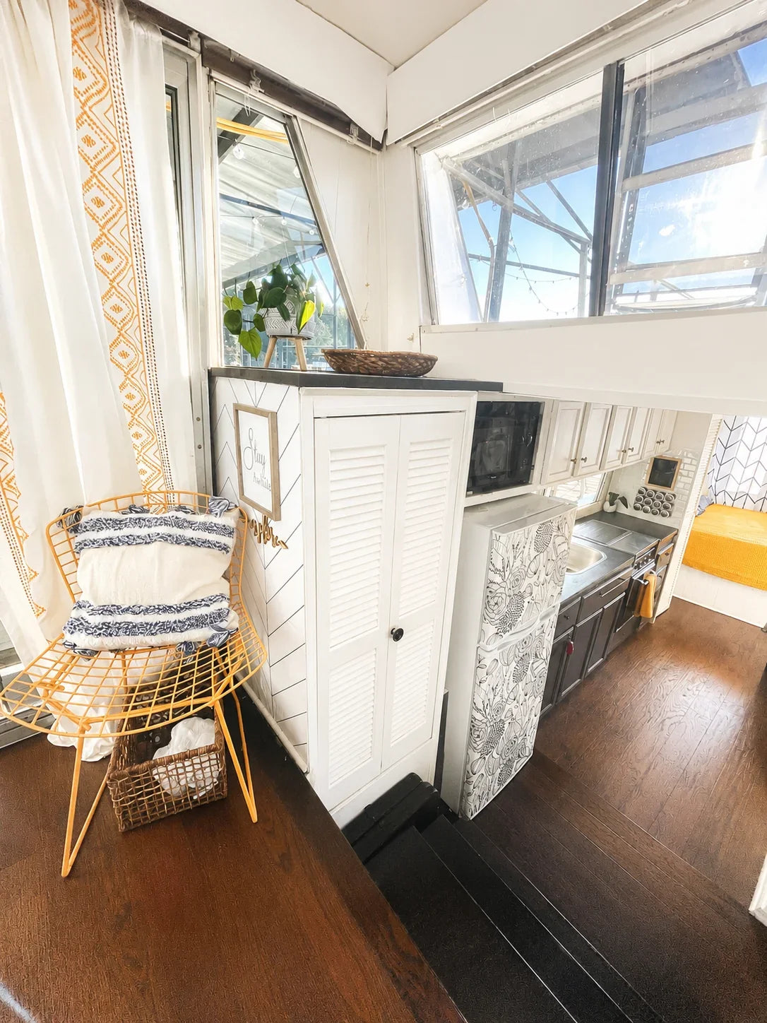 Boat Decorating Ideas: Simple Tips for a Cozy & Stylish Boat
