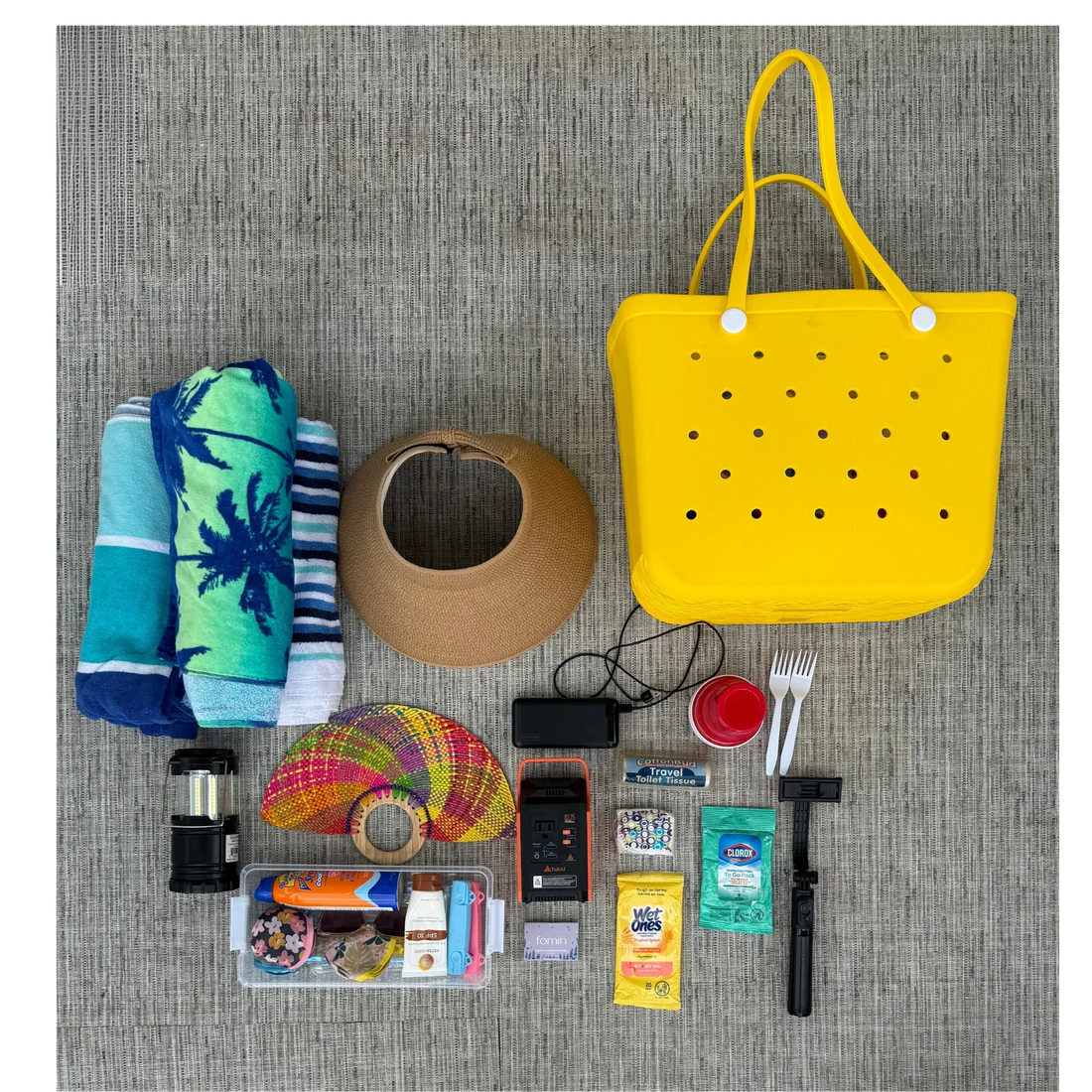 What's In My Everyday Boat Bag? My Must-Have Lake Day Essentials